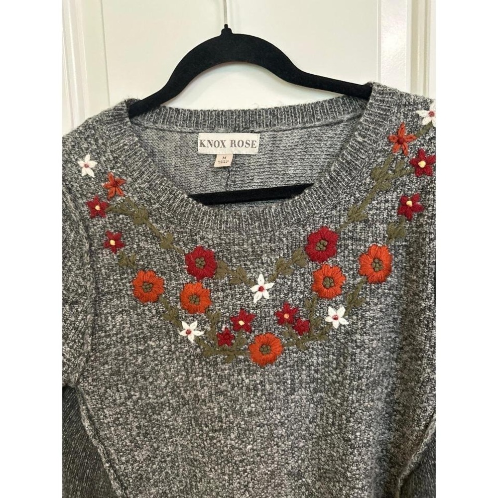 Knox Rose Gray Floral Embroidered Boho Knit Sweater Womens Medium Long Sleeve - Picture 2 of 5